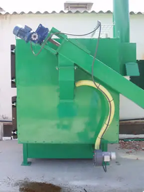 Caldera de biomasa modelo CBS400 con tolva y sinfín para granjas