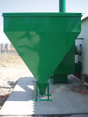 Caldera de biomasa modelo CBS400 con tolva y sinfín para granjas