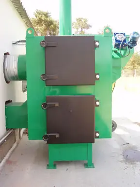 Caldera de biomasa modelo CBS400 con tolva y sinfín para granjas